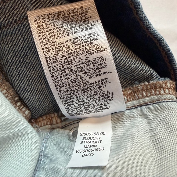 Old Navy The Slouchy Straight Jeans Size 6 Mid Rise Light Wash Relaxed Fit - Picture 3 of 12